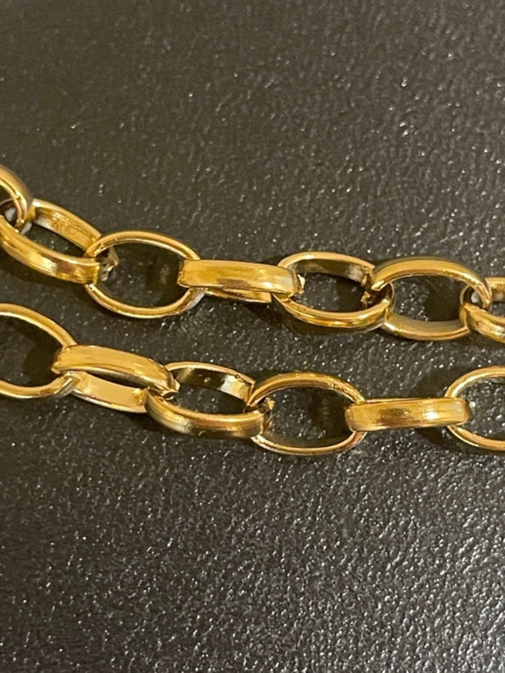 Chanel Interlocking CC Gold Heart Pendant And Chain Necklace - Picture 13 of 14